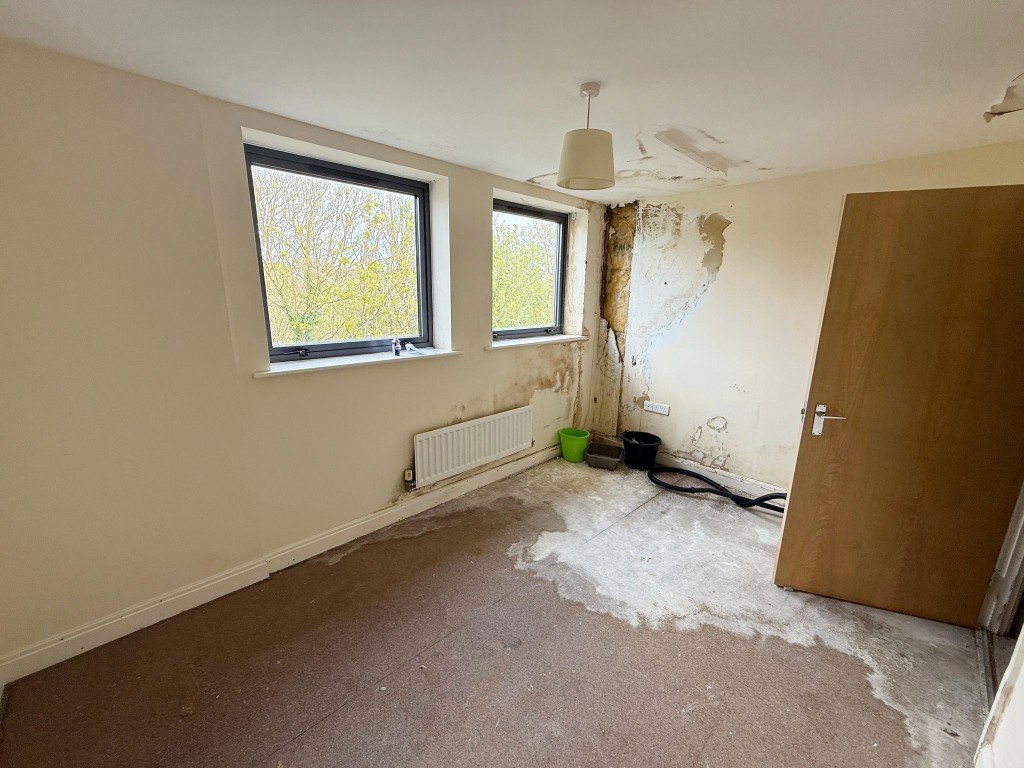Lot: 108 - TWO-BEDROOM FLAT FOR REPAIR - Bedroom 1